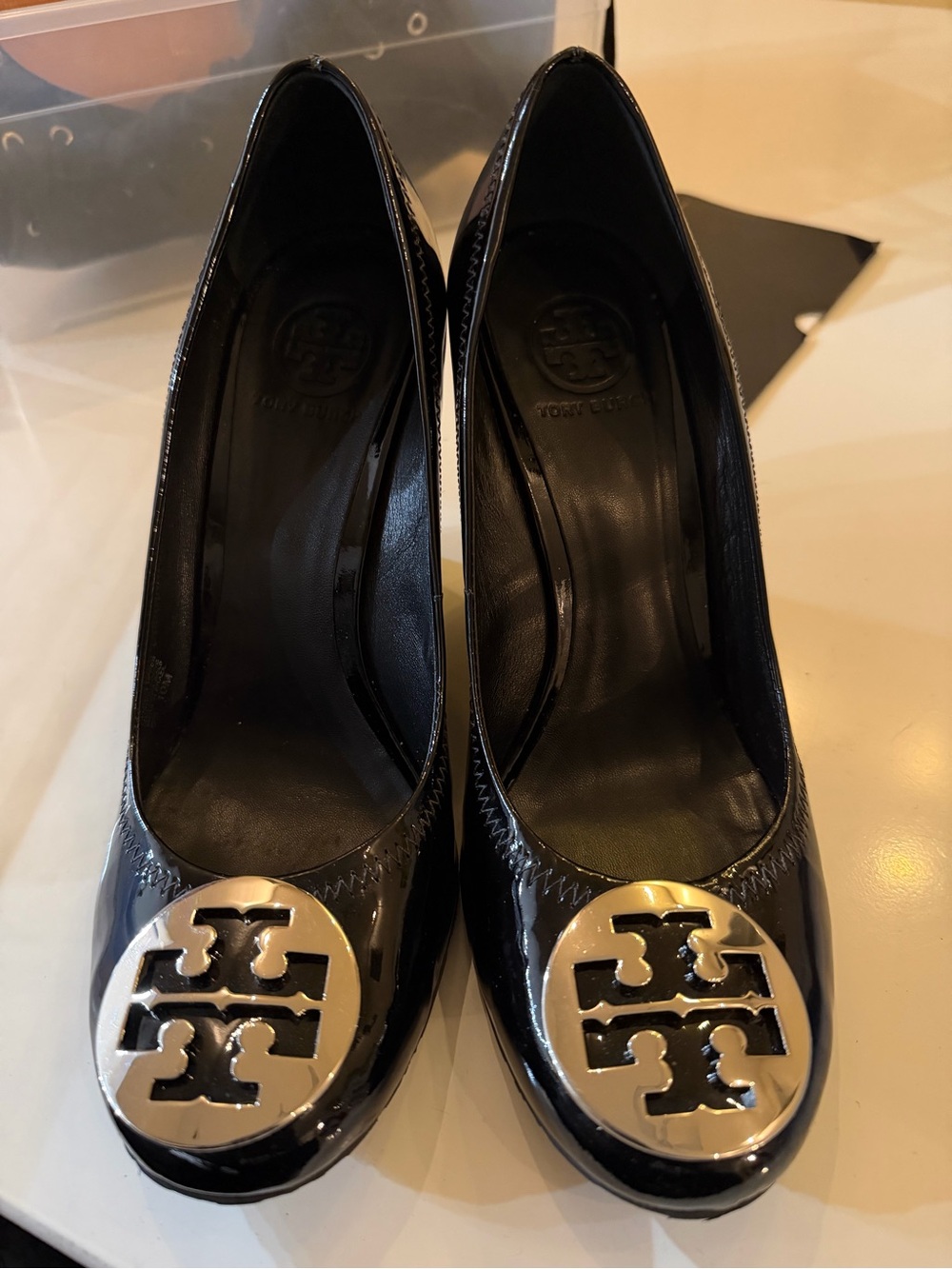 Tory Burch Black Patent Leather Logo Round-Toe Pumps
